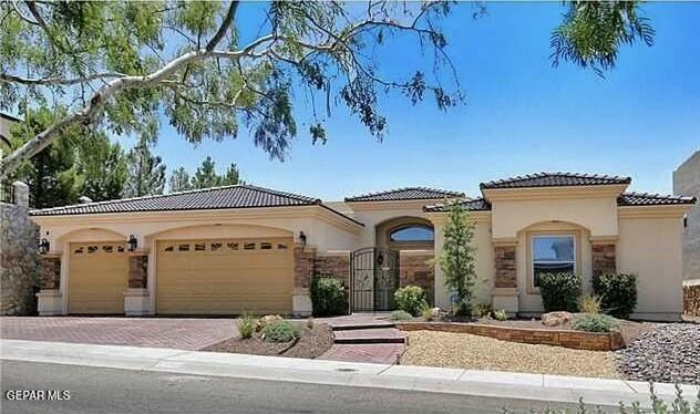 1332 Calle Lago Dr in El Paso, TX - Foto de edificio - Building Photo