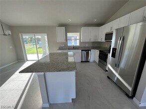 4334 SW 9th Pl in Cape Coral, FL - Building Photo - Building Photo