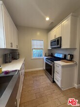 439 S Sherbourne Dr in Los Angeles, CA - Building Photo - Building Photo