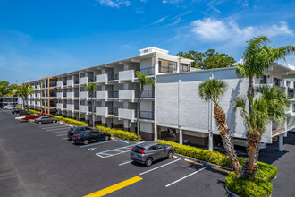 Nautica Apartments in St. Petersburg, FL - Building Photo - Building Photo