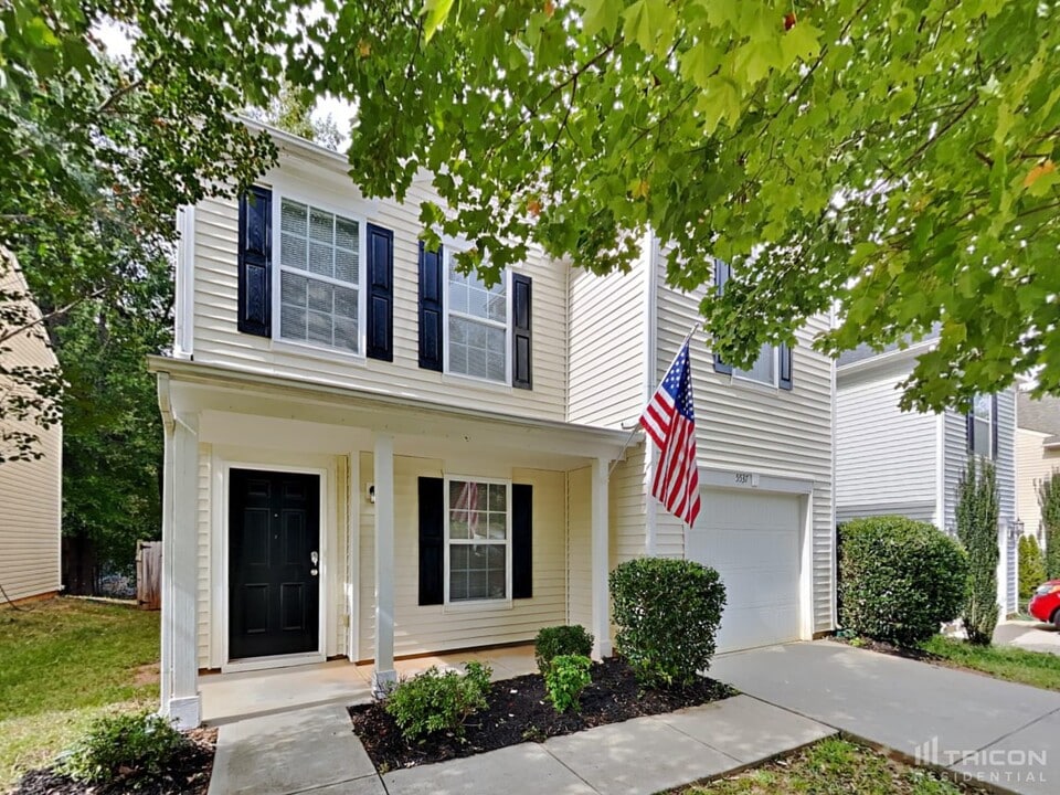 5537 Idlewild Rd N in Charlotte, NC - Building Photo