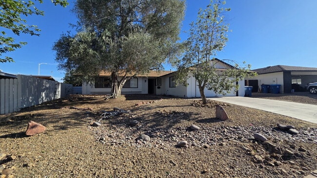 3913 Oakhill Ave in Las Vegas, NV - Building Photo - Building Photo