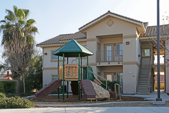 Valley Garden in Armona, CA - Foto de edificio - Building Photo