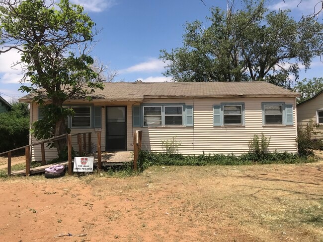 property at 3013 E 3rd St