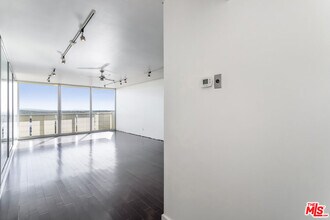 8787 Shoreham Dr in West Hollywood, CA - Foto de edificio - Building Photo