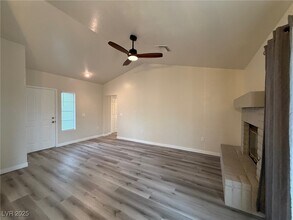 8605 Glenmore Dr in Las Vegas, NV - Building Photo - Building Photo