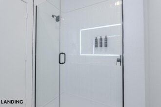 2623 Keene St, Unit 560 in Houston, TX - Building Photo - Building Photo