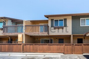 221 Westlake Dr in San Marcos, CA - Building Photo