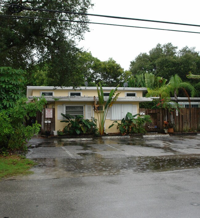 906-908 NE 4th St in Fort Lauderdale, FL - Building Photo - Building Photo