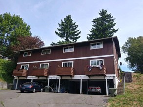 142 Beulah Dr, Unit 2 in Longview, WA - Foto de edificio - Building Photo