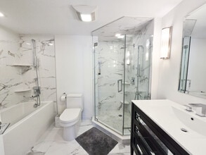 1077 River Rd, Unit 805 in Edgewater, NJ - Building Photo - Building Photo