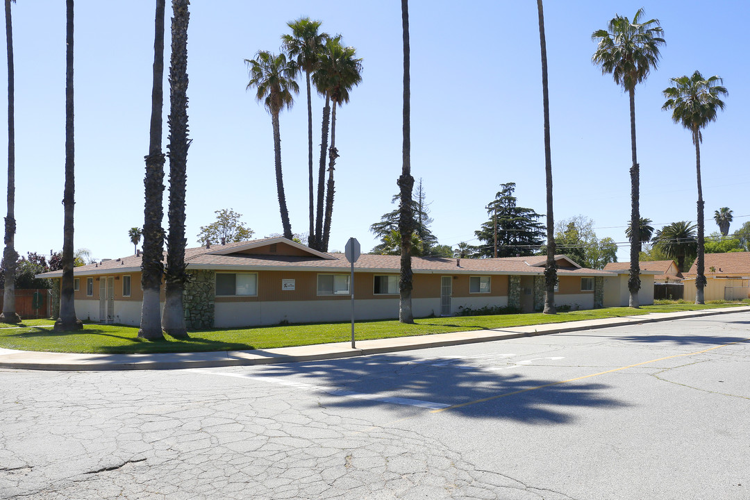 885 7th St in Beaumont, CA - Building Photo