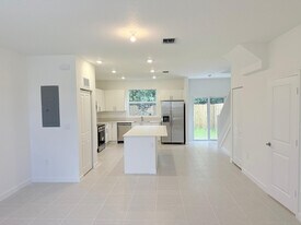 154 SE 10th St in Florida City, FL - Building Photo