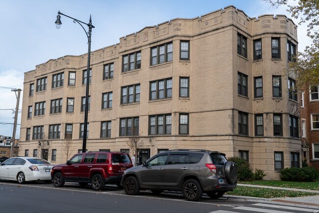 2504 W Catalpa Ave in Chicago, IL - Building Photo - Building Photo