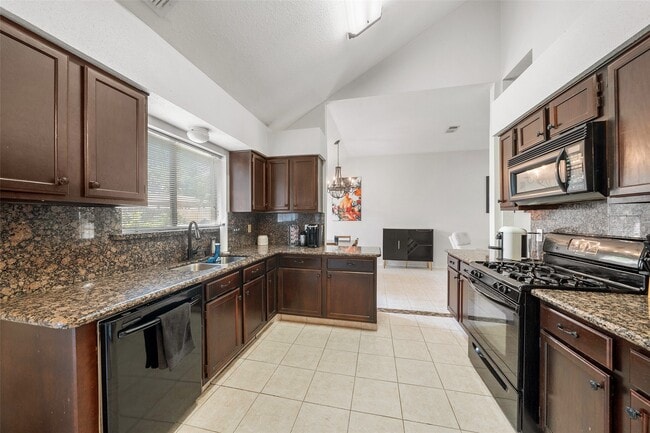 10035 Red Wolf Ln