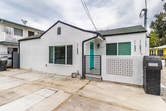 11685 Oxnard St in North Hollywood, CA - Building Photo - Building Photo