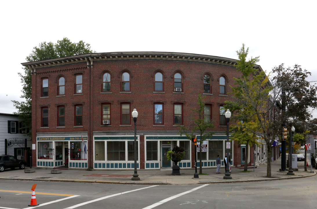 Edwards Block in Southbridge, MA - Foto de edificio