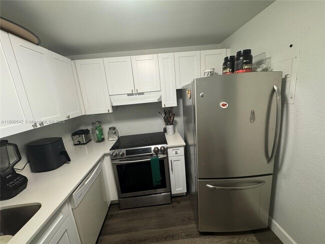 4235 N University Dr in Sunrise, FL - Building Photo - Building Photo