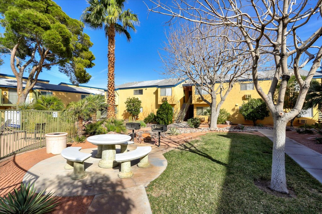 Quail Ridge Apartments in Las Vegas, NV