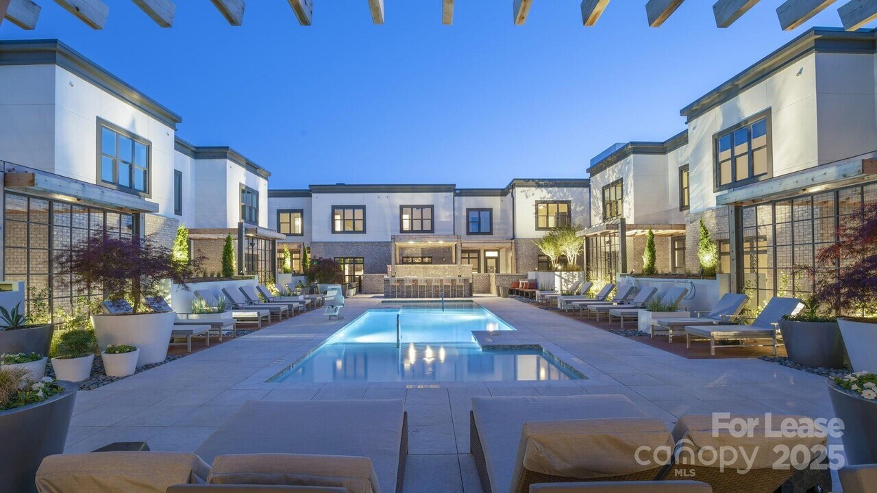 4401 Barclay Downs Dr in Charlotte, NC - Building Photo