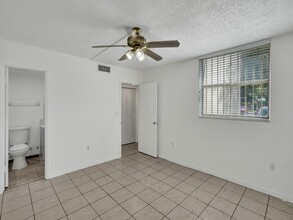 9401      SW 4th St in Miami, FL - Building Photo - Building Photo