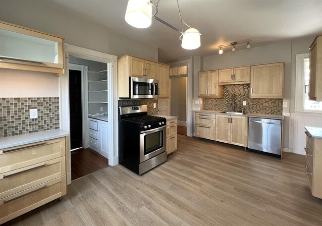 107A Oxford St, Unit 3 in Cambridge, MA - Building Photo - Building Photo