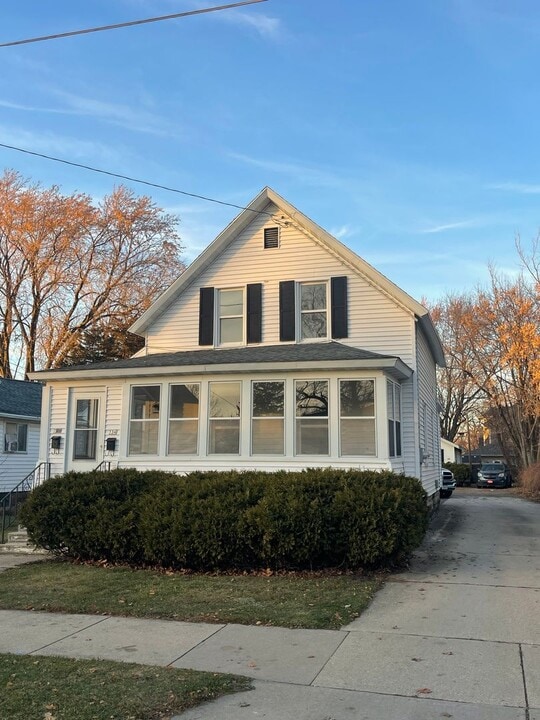 732 Vine Ave in Oshkosh, WI - Building Photo
