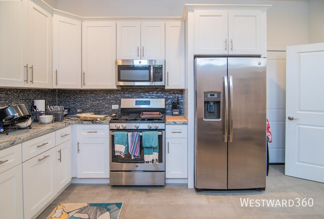 2535 W North Ave in Chicago, IL - Building Photo - Building Photo