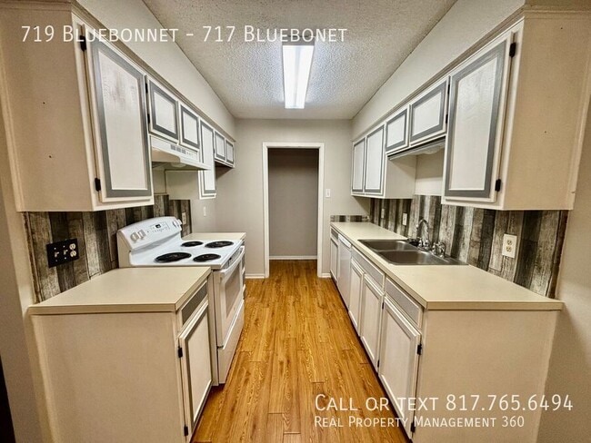 719 Bluebonnet Dr in Keller, TX - Foto de edificio - Building Photo