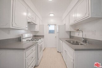 1221 Amherst Ave in Los Angeles, CA - Building Photo - Building Photo