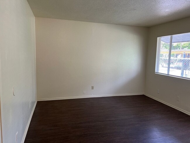 489 S Backer Ave in Fresno, CA - Building Photo - Building Photo