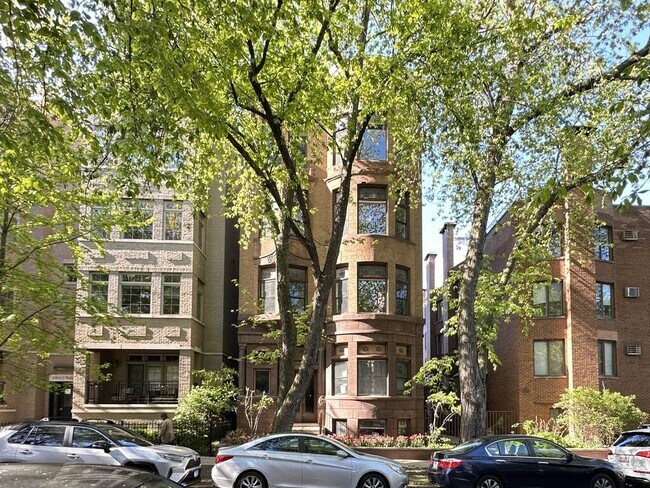 property at 626 W Wellington Ave