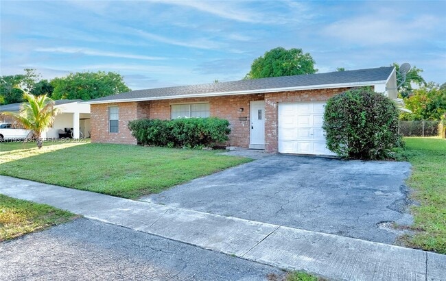 2641 NW 44th Ave in Lauderhill, FL - Building Photo - Building Photo