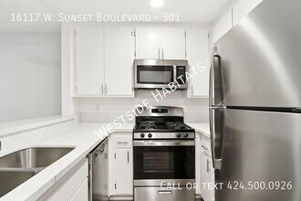 16117 W Sunset Blvd in Los Angeles, CA - Building Photo - Building Photo