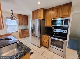 5942 Williamsburg Rd in Alexandria, VA - Building Photo