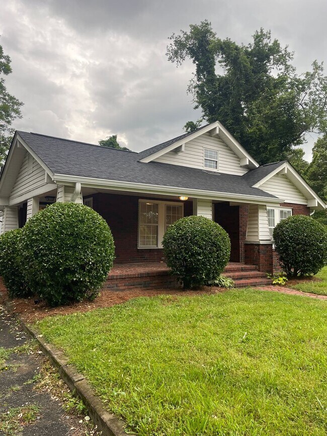 3517 N Glenn Ave in Winston-Salem, NC - Building Photo - Building Photo