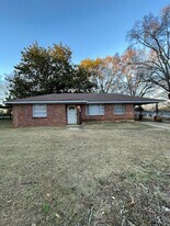 3551 Cottonwood Dr in Montgomery, AL - Building Photo