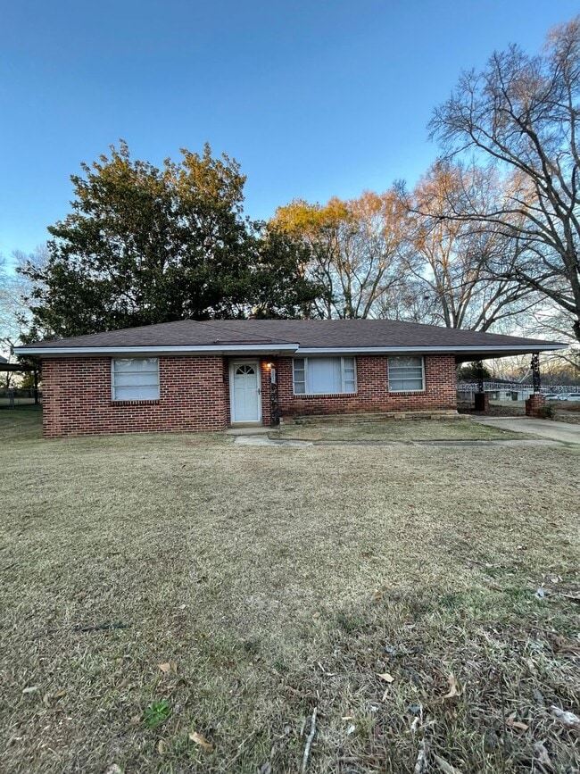 property at 3551 Cottonwood Dr