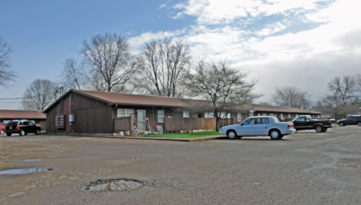 800 Hunter Rd in Enon, OH - Building Photo