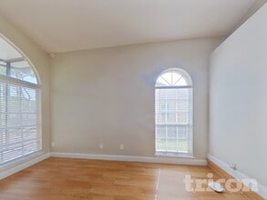 10629 Satinwood Cir in Orlando, FL - Foto de edificio - Building Photo