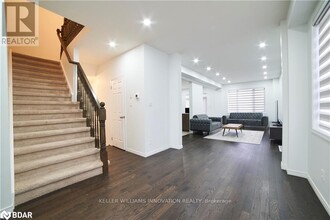 44 Saddlebrook Ct in Kitchener, ON - Building Photo - Building Photo