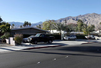 1327-1351 E Ramon Rd in Palm Springs, CA - Building Photo - Building Photo