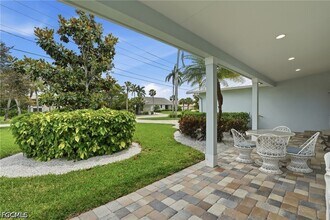 1590 Sandpiper St in Naples, FL - Building Photo - Building Photo