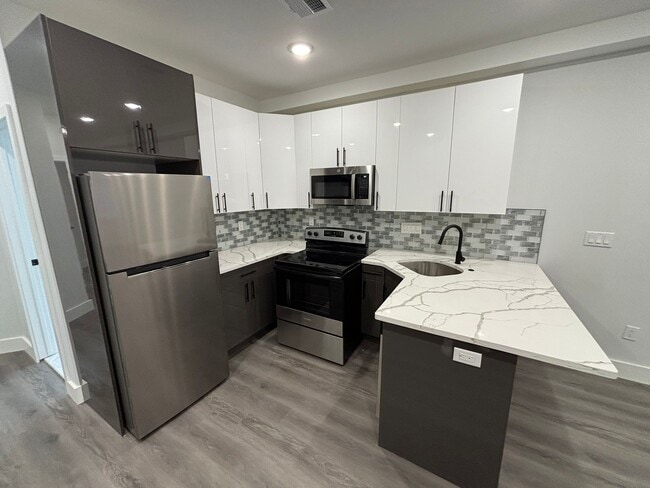 713 N 42nd St, Unit 1 in Philadelphia, PA - Building Photo - Building Photo