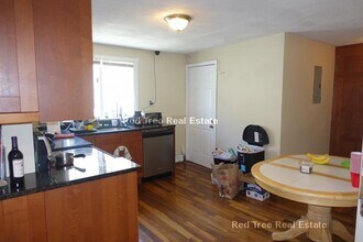 72 Hillside St, Unit 3 in Boston, MA - Foto de edificio - Building Photo