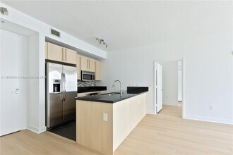 1111 SW 1st Ave, Unit 2822 in Miami, FL - Building Photo - Building Photo