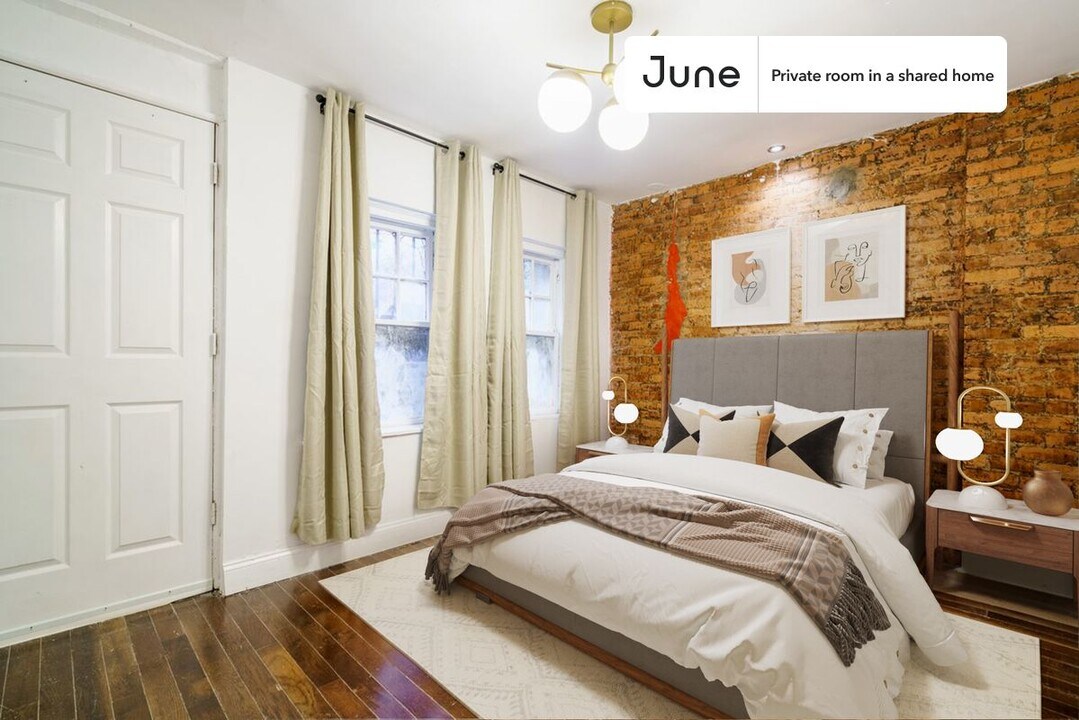 Room in Shared 5 bed/1.5 bath home in New York, NY - Building Photo