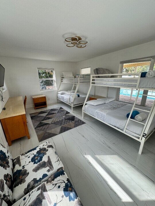 1260sw SW 32nd St in Fort Lauderdale, FL - Building Photo