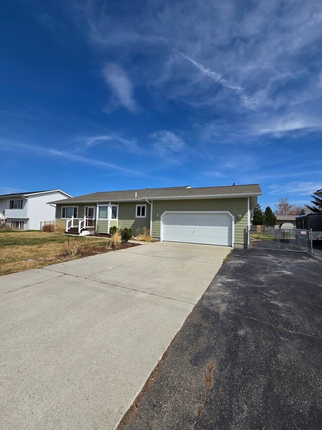 2675 Pike Dr in East Helena, MT - Building Photo - Building Photo