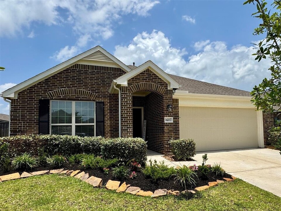 14207 Emerald Ter Trl in Arcola, TX - Building Photo
